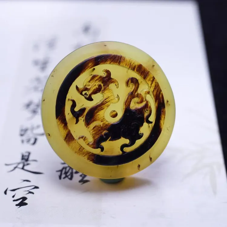 天然缅甸琥珀俏色巧雕仿古龙吊坠挂坠配饰原矿珠宝无优化无优化
