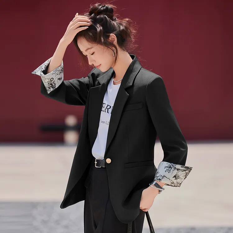 黑色时尚休闲西装外套女2025新款秋冬装高级感气质名媛小西服上衣