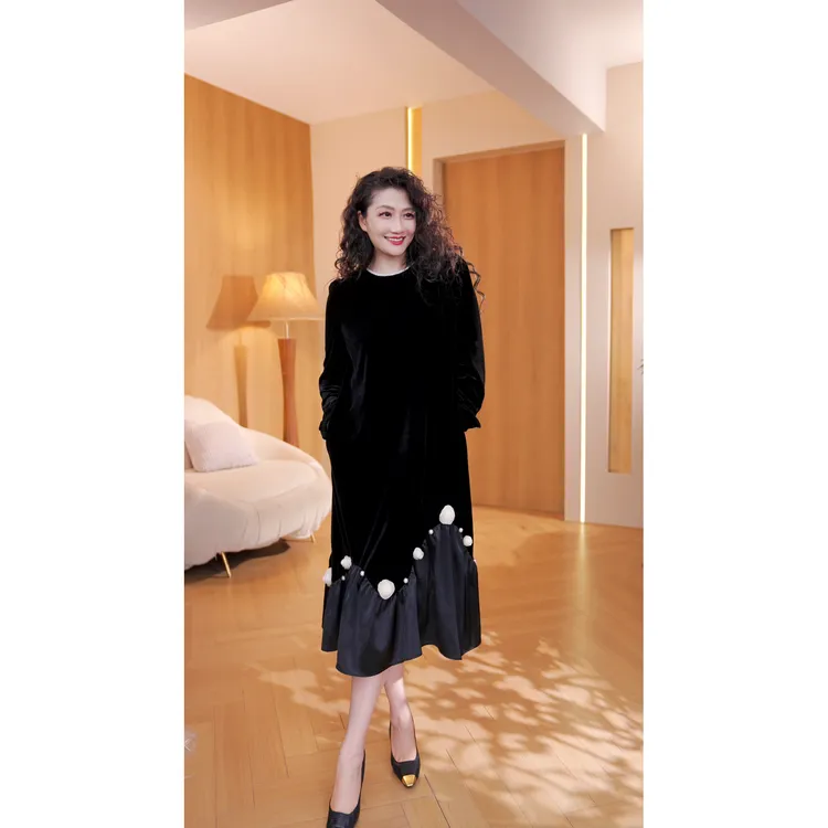 【六丑】新款冬季丝绒领口钉珠下摆拼接花朵连衣裙510LYQ1183