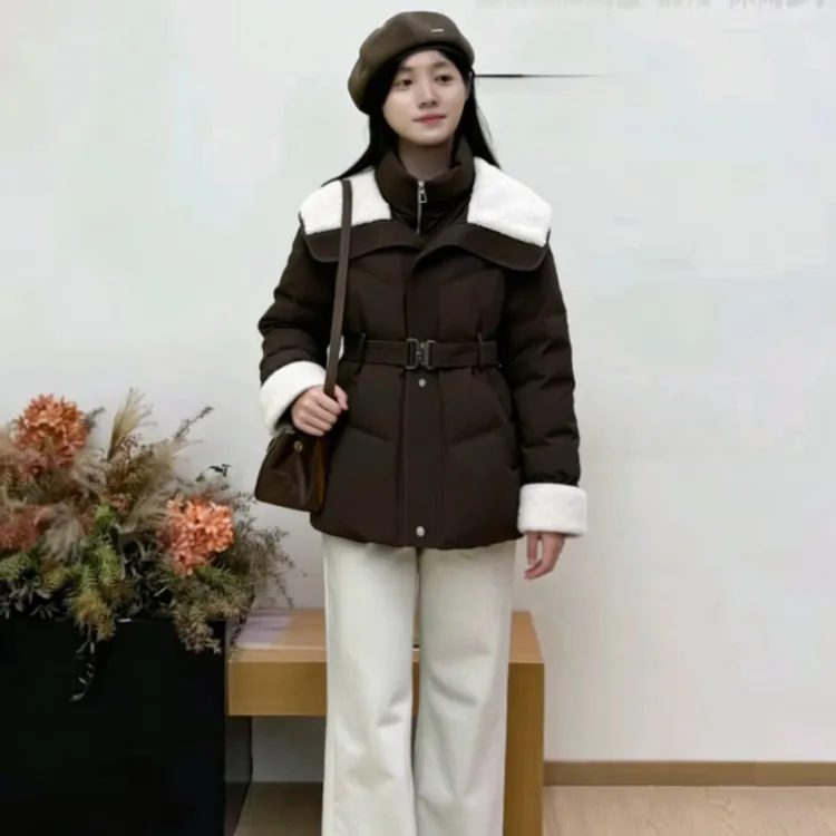 Jesbel2025冬季新款温柔甜美娃娃领收腰百搭短款羽绒服