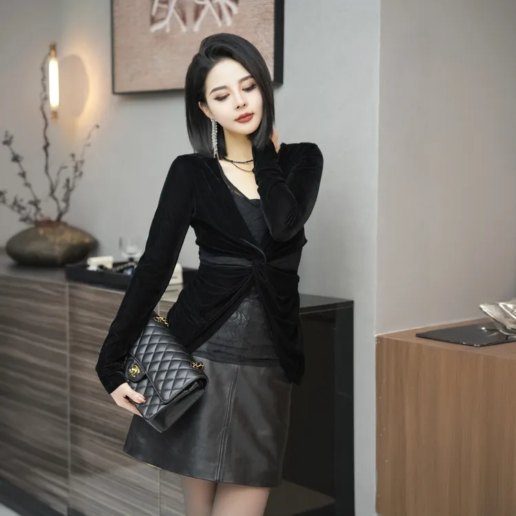 POPULARYW【悄然心动】精致蕾丝丝绒拼接设计感V领内搭修身上衣小衫