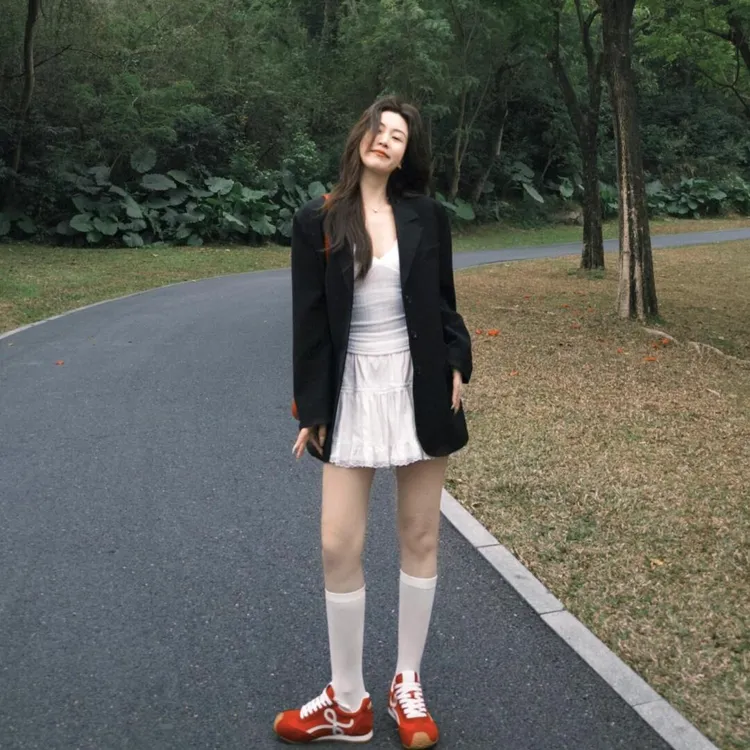 2025早春时尚新款森系法式设计感小众内搭温柔短裙女百搭西装外套