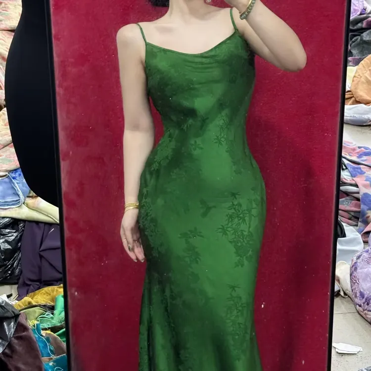 LHMknk1画报夫人原创自制高级人丝斜裁吊带裙 赎罪绿吊带