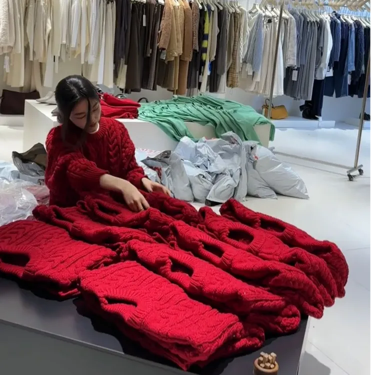 新年氛围感穿搭韩系慵懒风圆领长袖麻花毛衣2025春季百搭上衣女