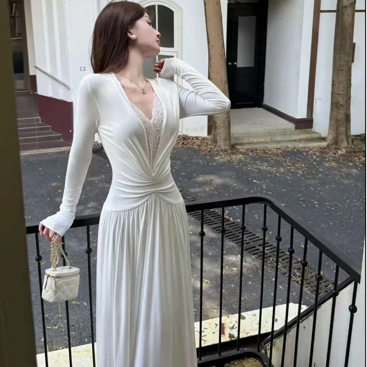 白羊家【墨缕蕾丝】夏季新款显瘦遮肉收腰大裙摆V领长袖袖连衣裙 