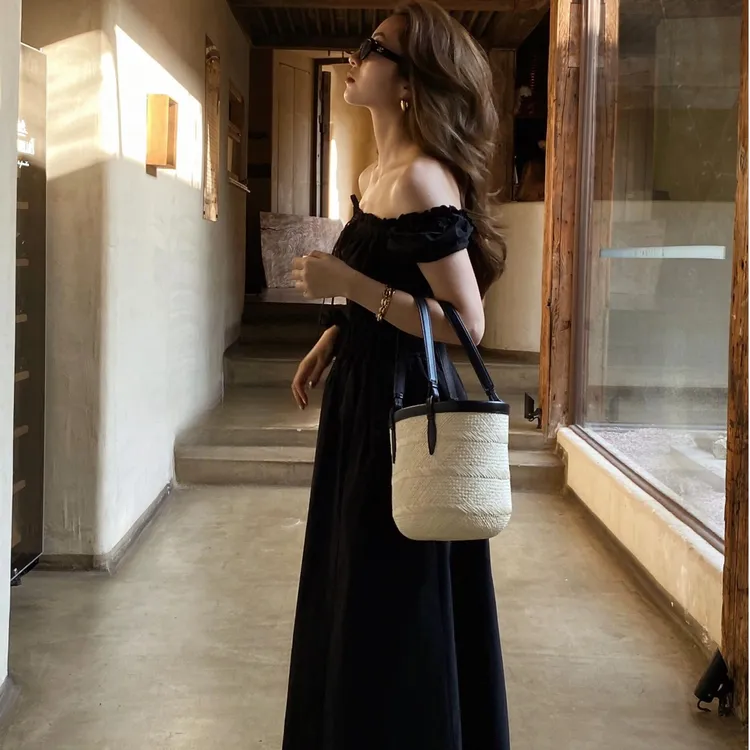 2025新款法式赫本风修身显瘦连衣裙女夏季气质设计感收腰显瘦长裙