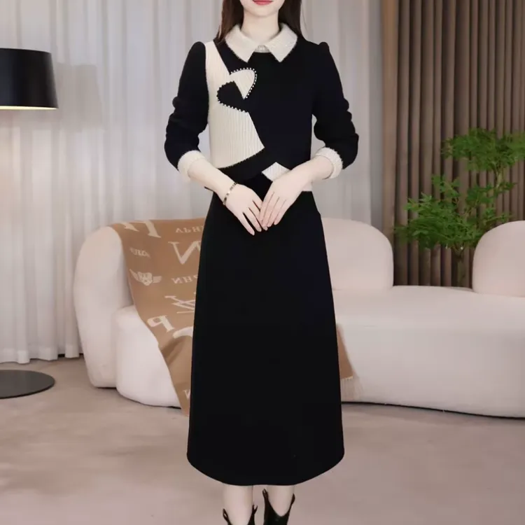 仿毛呢假两件连衣裙女冬季2025新款妈妈装减龄拼接修身中长款裙子