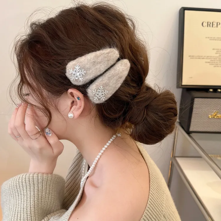 毛毡珍珠雪花发夹女2025新款高端侧边碎发刘海夹前额发卡夹子头饰