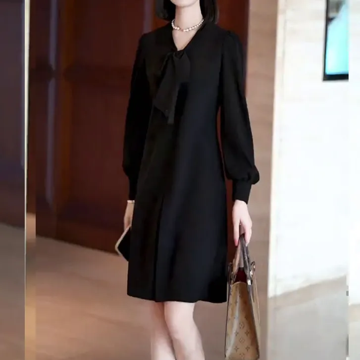 黑色优雅职场风连衣裙女装大码胖MM2025年秋季款V领宽松时尚长裙