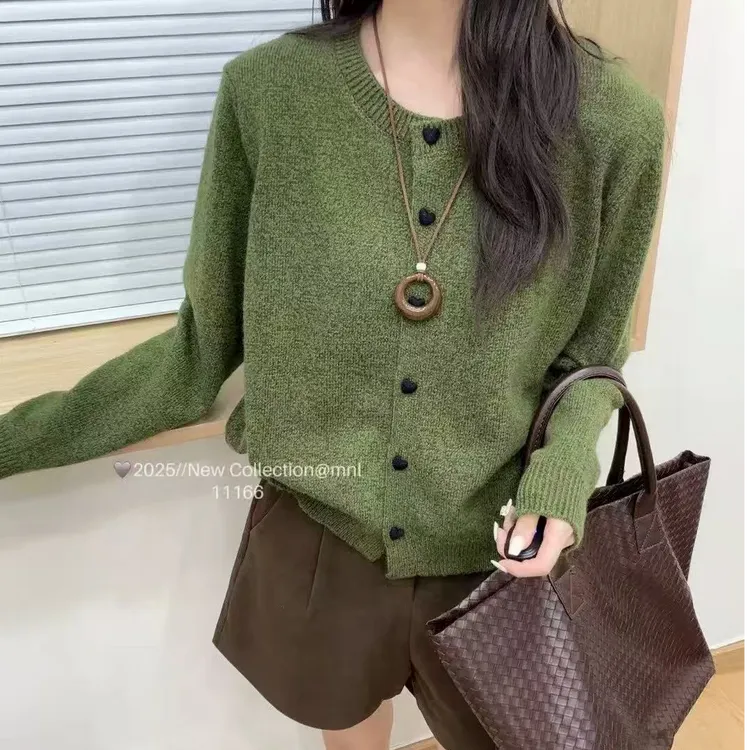 【花纱蜜熊】2025秋季新款爱心扣圆领针织衫女百搭开衫毛衣外套