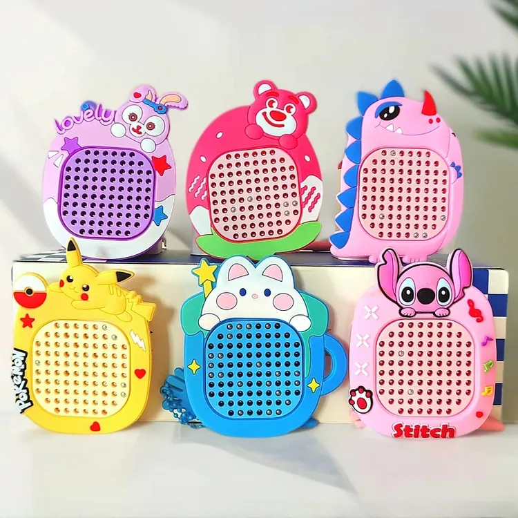 2025新款草莓熊磁吸钢珠小画板钥匙扣解压儿童书包挂件生日礼物