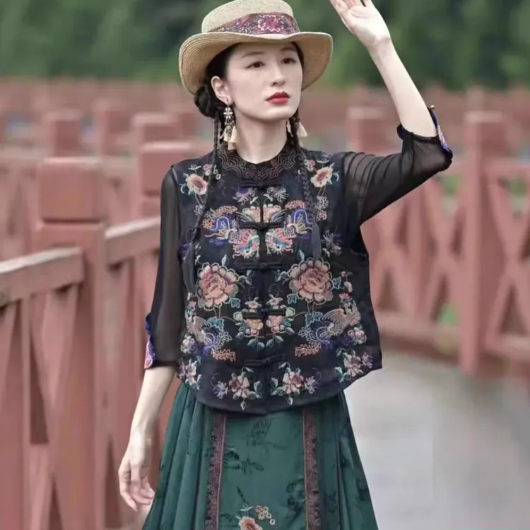 春秋民族风女装洋气高贵国风马甲刺绣复古中式显瘦马夹背心坎肩
