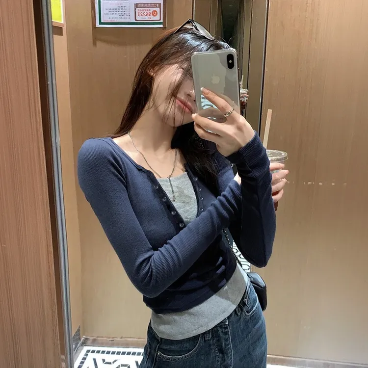 独特V领假两件挂脖t恤女长袖春秋修身美式辣妹感撞色上衣