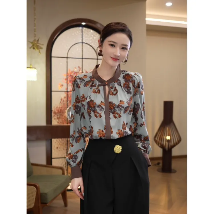 唐熹2025年春季新款【7041】气质显白蓝色印花圆领轻奢时尚衬衫上衣