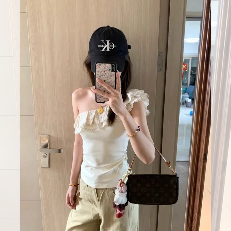 法式荷叶边斜肩吊带背心女夏季2025新款纯欲辣妹修身短款露肩上衣