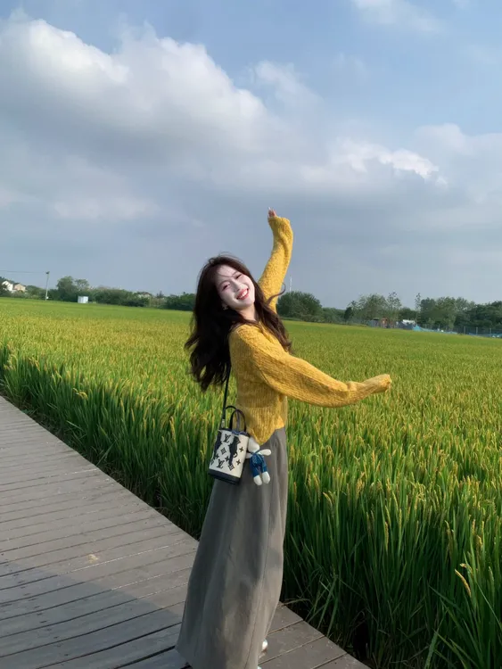 2025秋季新款韩系宽松慵懒显白黄色针织上衣高腰半身裙气质两件套