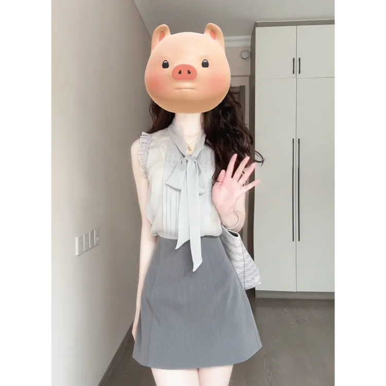 大方得体穿搭一整套灰色无袖上衣短裙盐系轻熟两件套装