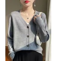 新款精纺羊毛V领扣子开衫女士针织上衣春秋