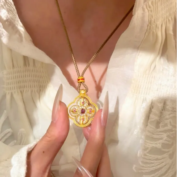 铜合金项链 转动幸运彩色四草草项链女风轻奢锁骨链女百搭款