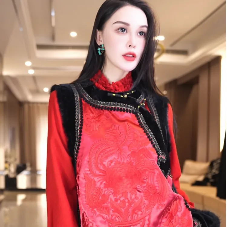 飞儿【杜凤腹中】国风刺绣设计感拼接水貂毛加棉马夹