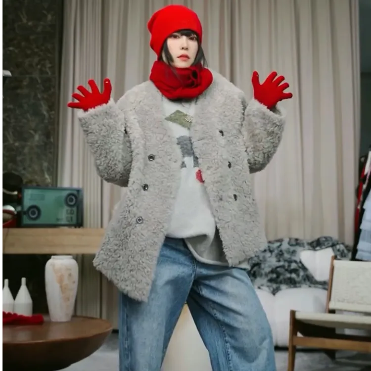 infobyfive2025秋冬新款羊毛毛绒绒V领狗熊长袖外套壹NF0510014