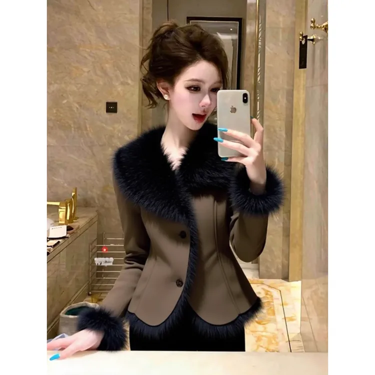 小香风咖色复古皮毛一体外套女2025秋冬新款高级感收腰加厚短上衣