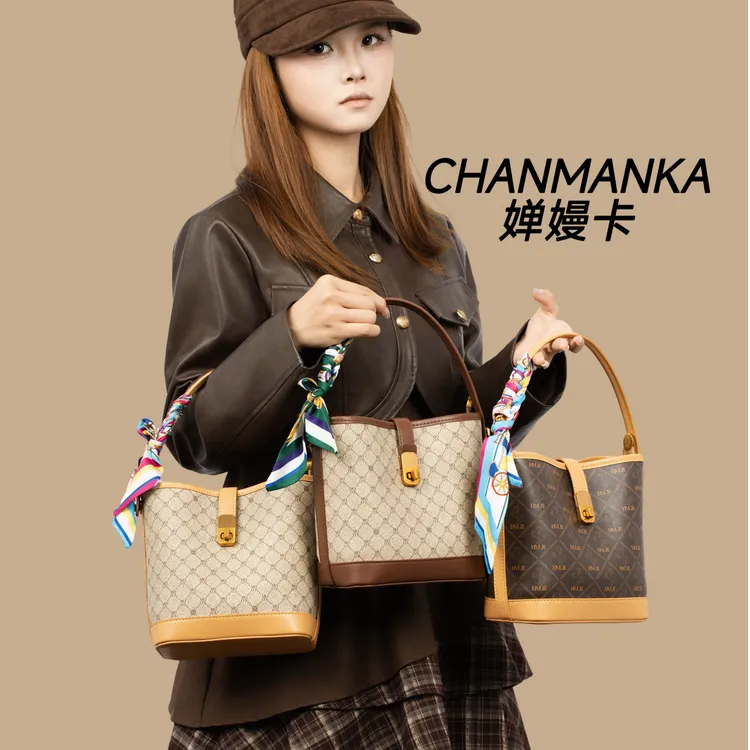 2026新款大容量水桶包百搭气质手提女包经典印花斜挎包包