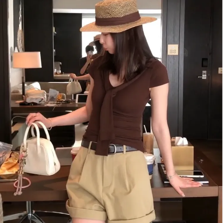 纯欲咖色小众修身系带正肩短袖T恤女2025初夏新款设计感披肩上衣