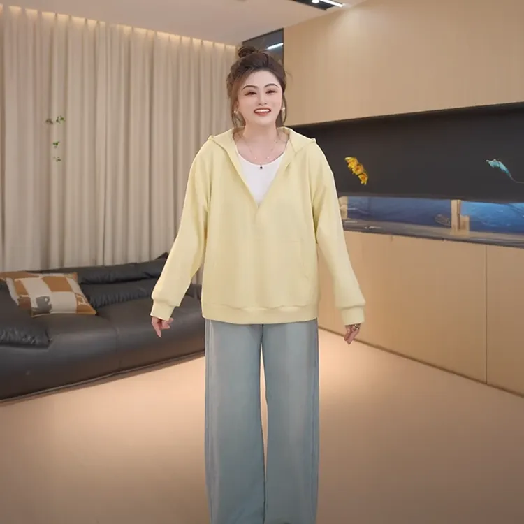 胖佳佳大码女装假两件V领连帽卫衣女春季胖mm巨显瘦遮肉百搭上衣