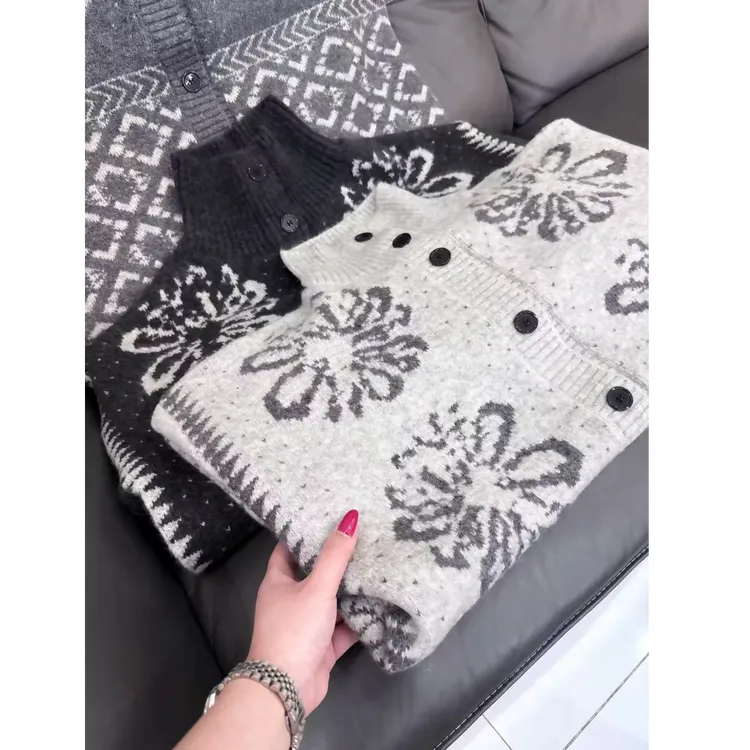 秋冬新款宽松大版排扣针织衫花朵提花开衫毛衣女1502