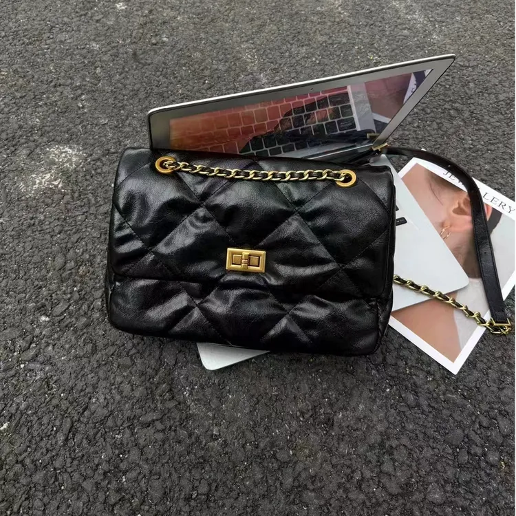 秋冬新款小香风云朵褶皱包女士爆款轻奢百搭菱格单肩斜挎流浪包包