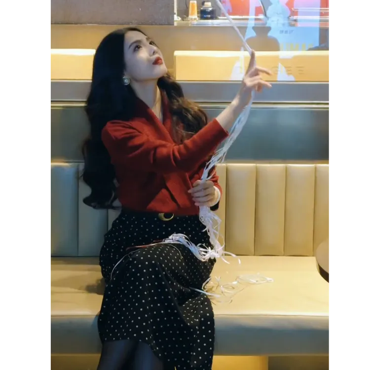 新年一整套2026春季新款时尚法式复古高级感毛衣半身裙两件套