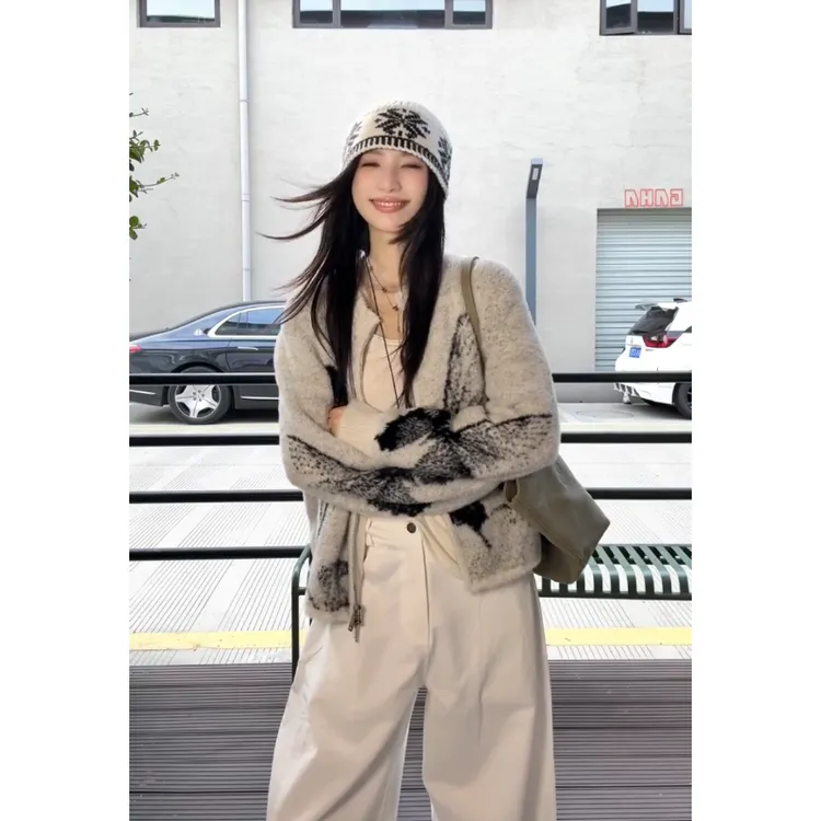 MARIE.COCO韩系复古蝴蝶印花高级感毛衫外套发白色宽松休闲裤套装