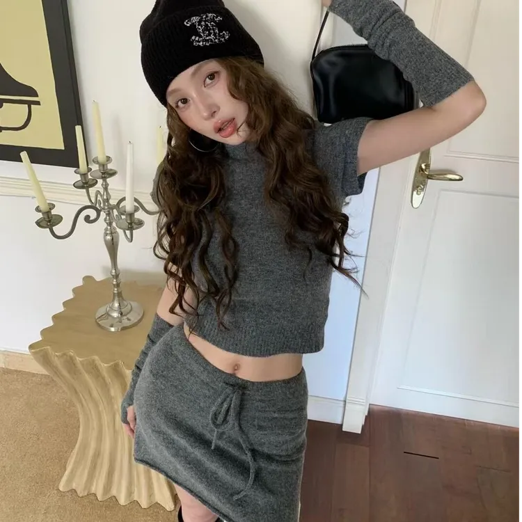纯欲风针织辣妹套装女2025新款简约修身上衣女高腰包臀半裙两件套