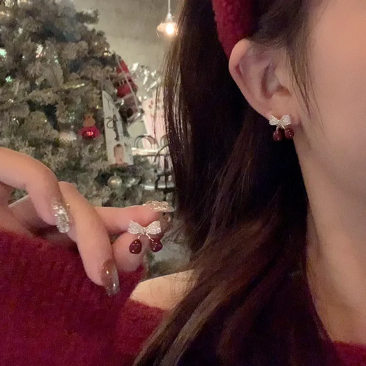 铜合金锆石耳饰 秋冬气质闪锆蝴蝶结樱桃耳环女圣诞新年耳针耳饰