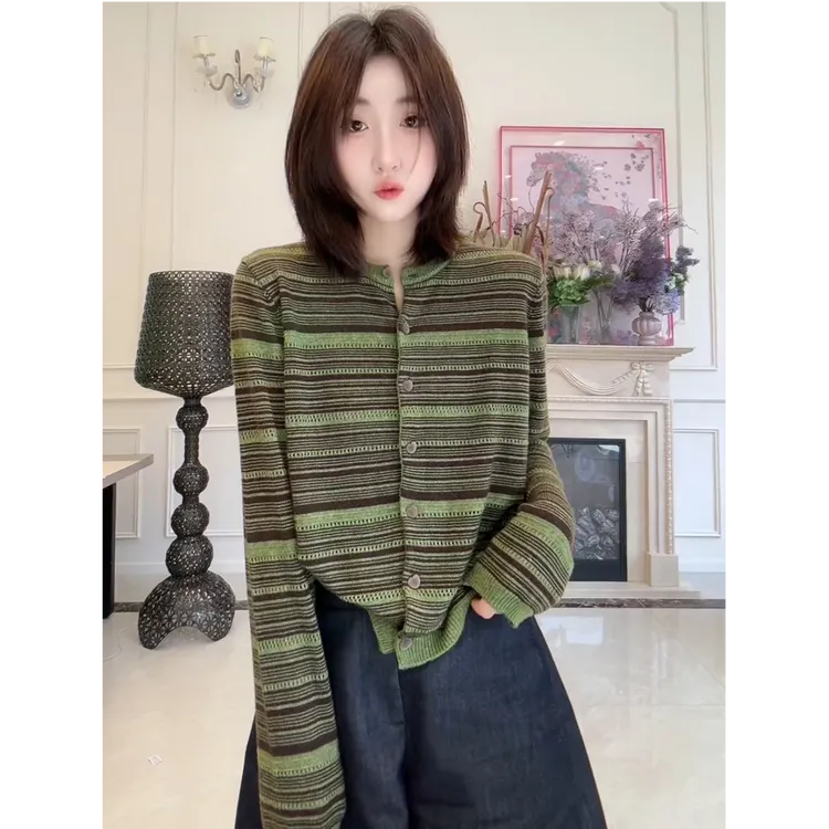 绿色条纹撞色设计感针织开衫女2025秋季新款宽松显瘦减龄圆领上衣