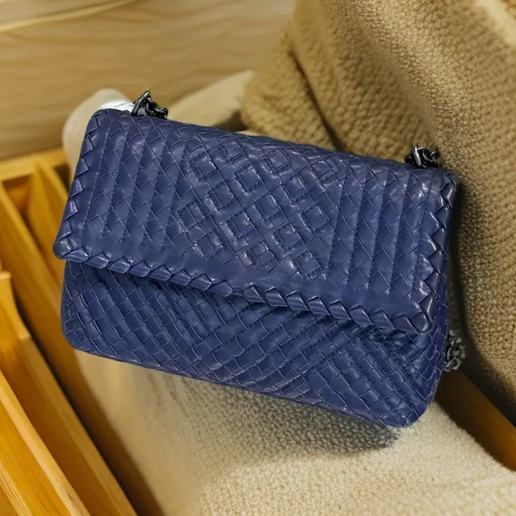 95新 BOTTEGA VENETA/葆蝶家 Bv 奥林匹亚羊皮 蓝色编织链条包