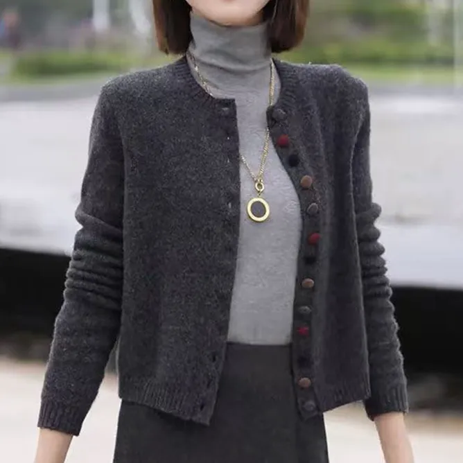彩扣圆领毛衣女针织开衫长袖春秋新款宽松显瘦短款外套上衣X106