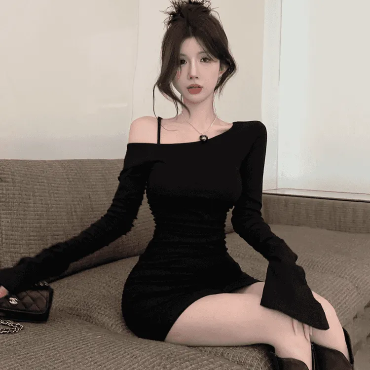 黑色性感斜露肩辣妹内搭连衣裙新款小众设计感超显瘦包臀短裙子