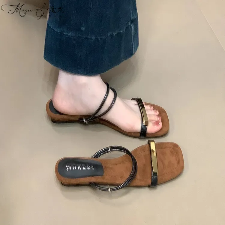 【万达撤柜】时尚露趾方头百搭一字带外穿女2025夏季新款金属饰休闲