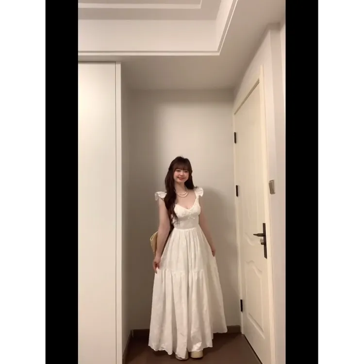 2025夏季新款时尚气质高级设计感无袖小众温柔仙气浪漫绣花吊带裙