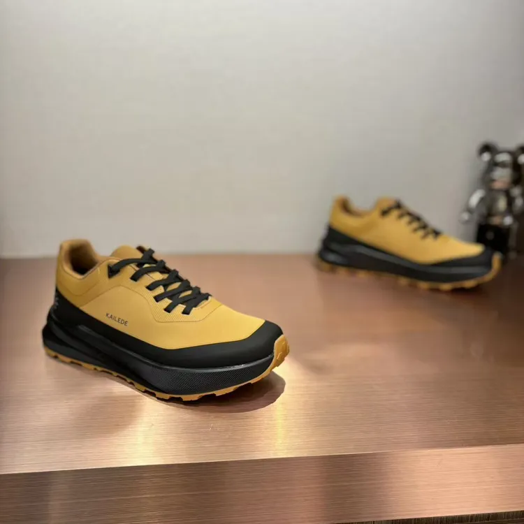 2025年早春新款潮流百搭舒适轻便透气精致轻奢男士潮鞋时尚休闲鞋