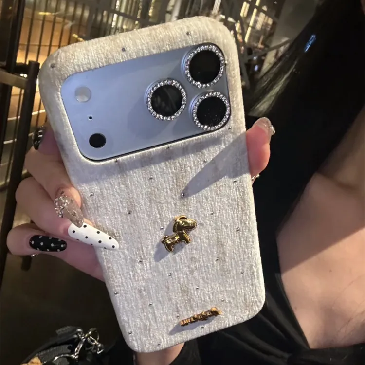 轻奢全包红黑绒布闪钻小马适用苹果17promax手机壳iPhone16pro/15