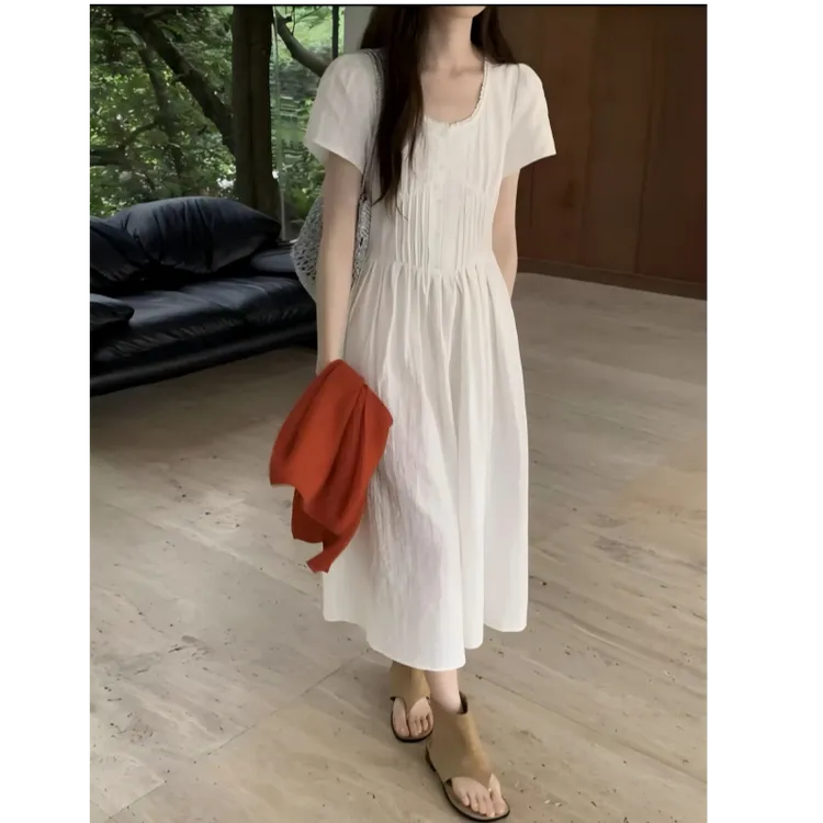 2025夏季新款温柔系法式风琴褶收腰连衣裙女蕾丝气质初恋高腰长裙