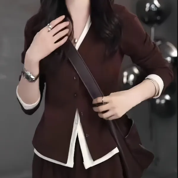 大码胖MM假两件V领撞色针织开衫长袖女秋季显瘦减龄遮肚新款毛衣