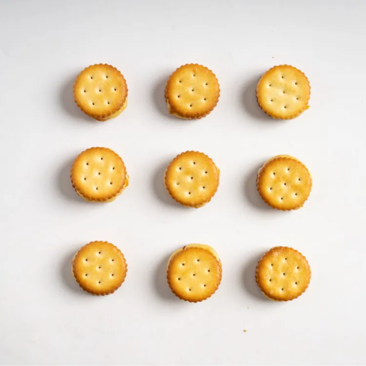 【鼎哥聪弟】纽扣饼干夹心小圆饼糕点网红休闲零食办公下午茶