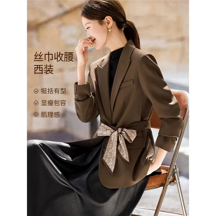 优雅气质西服2025秋季戗驳领腰带丝巾复古摩登百搭女西装