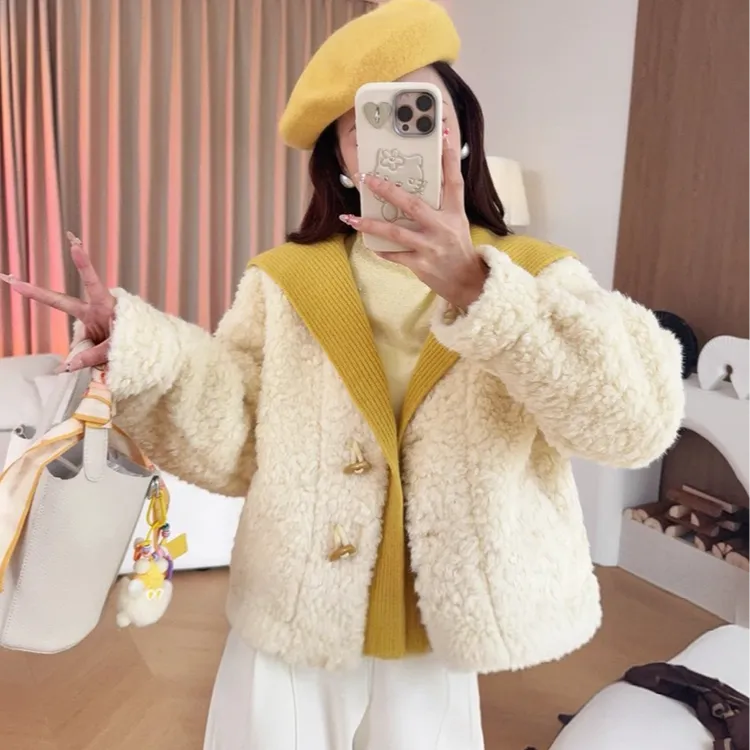 秋冬新款2025牛角扣翻领清新慵懒设计感毛毛加厚短款宽松披肩外套