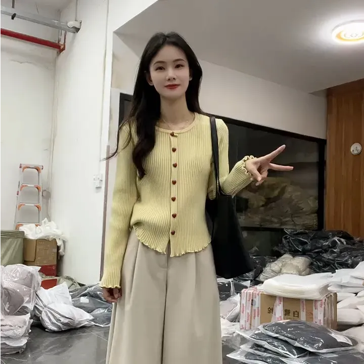 秋冬常规圆领针织毛衣喇叭袖法式女装开衫温柔早秋木耳边毛针织衫