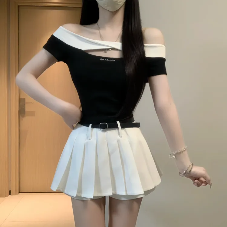IQCQ韩系黑白撞色一字肩镂空上衣女夏季收腰显瘦白色百褶短裙套装